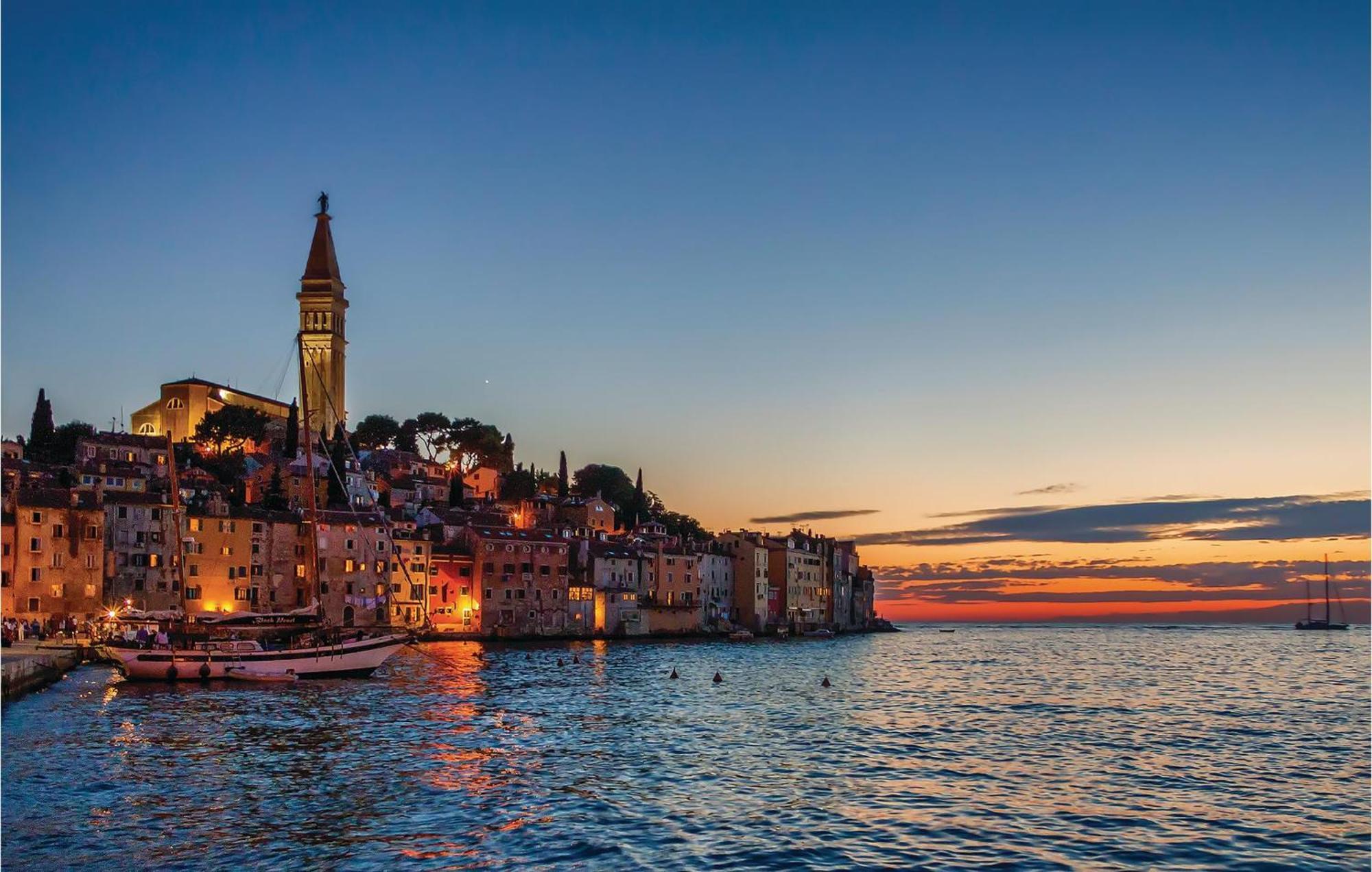 Amazing Home In Rovinj With Outdoor Swimming Pool Exterior photo