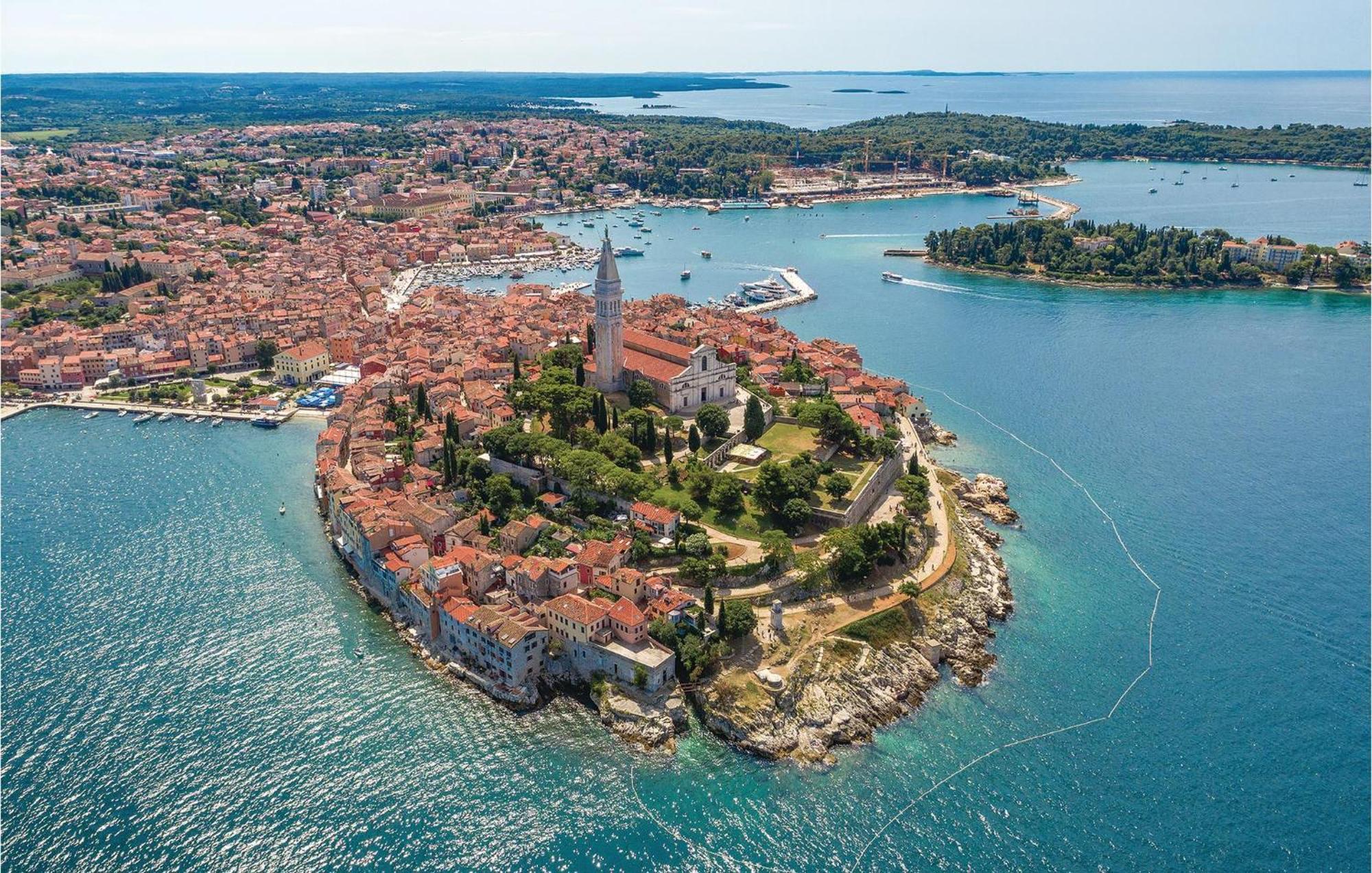 Amazing Home In Rovinj With Outdoor Swimming Pool Exterior photo